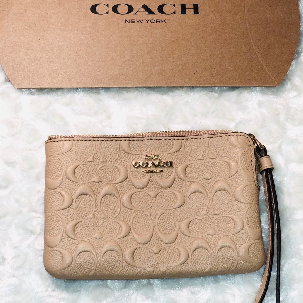 🧡COACH WRISTLET (BRAND NEW WITH TAGS)